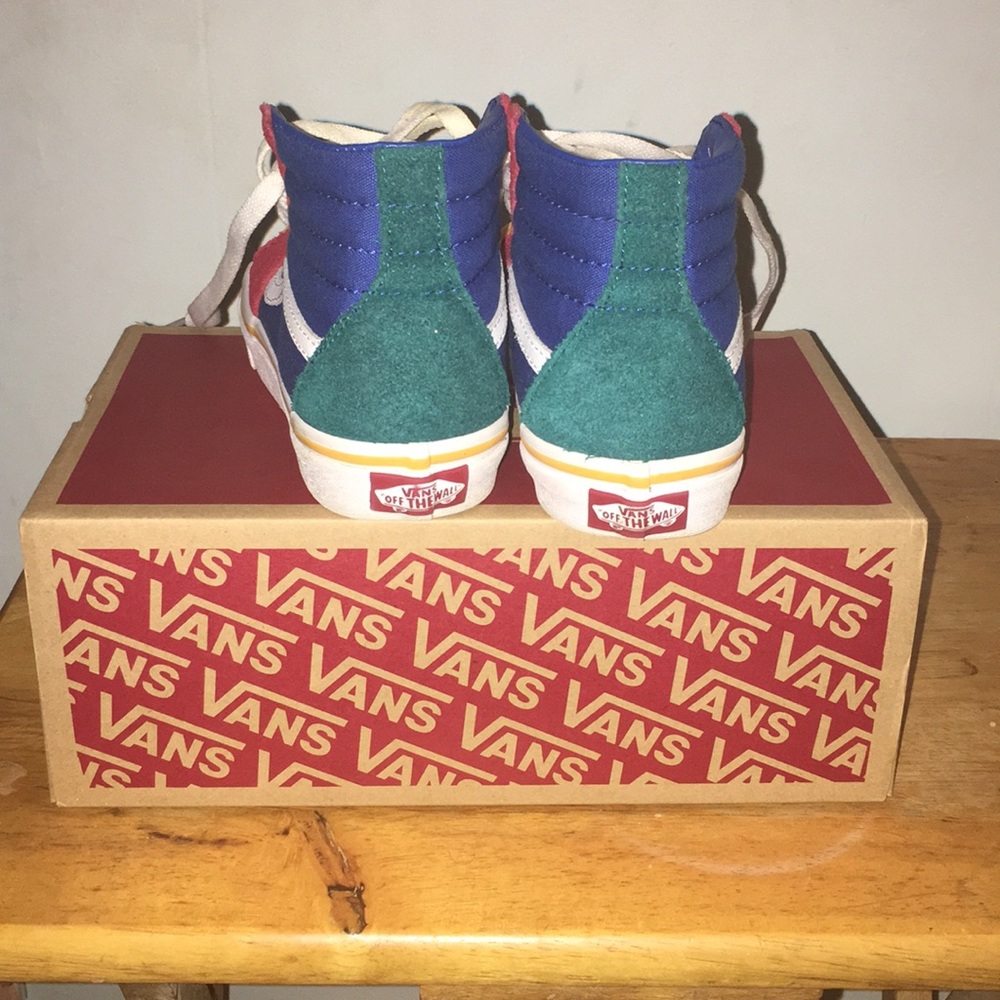 Vans - Picture 2 of 4